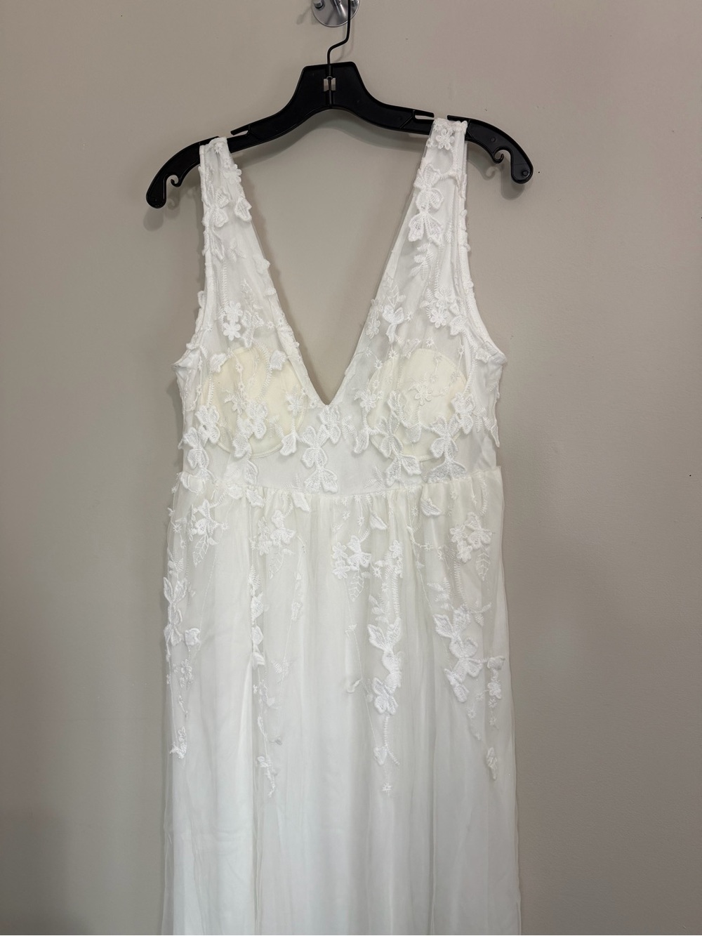 White Lace Applique Tulle Maxi Dress V-Neck Sleeveless Floral Bridal Gown - Picture 5 of 10